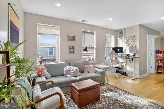 Building Photo - 709 N 3rd St