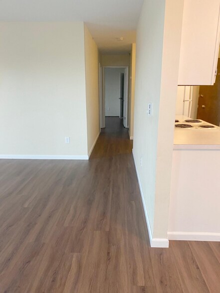 Building Photo - 3030 NE 10th St