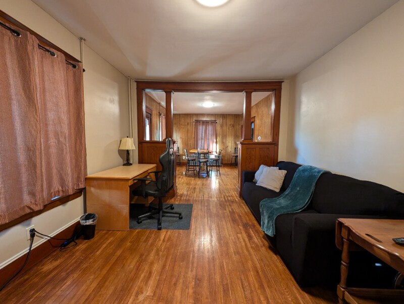 Building Photo - 492 Burgess St