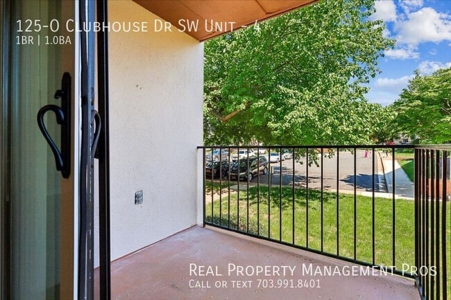 Building Photo - 125 Clubhouse Dr SW