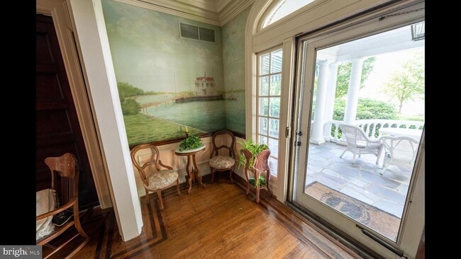 Building Photo - 605 Bank Ave