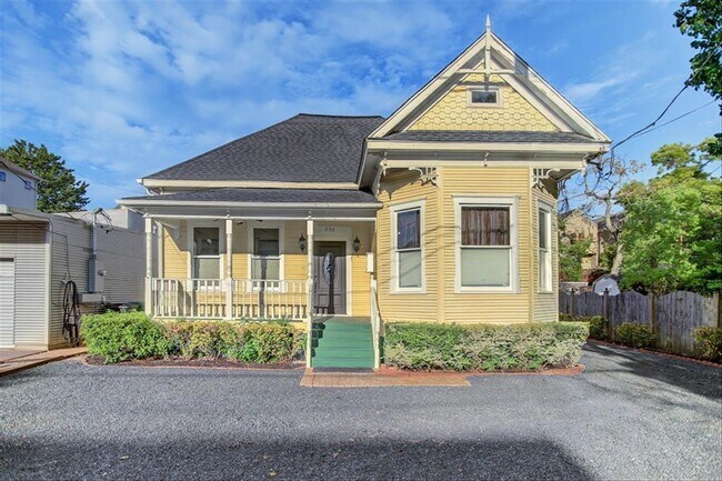 Primary Photo - 252 Malone St