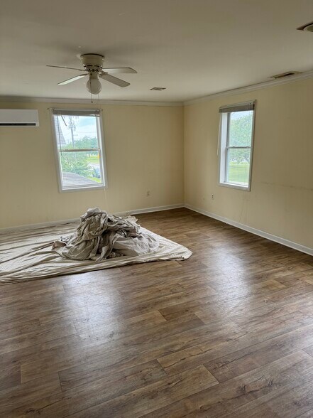 Building Photo - 106 W Railroad Ave