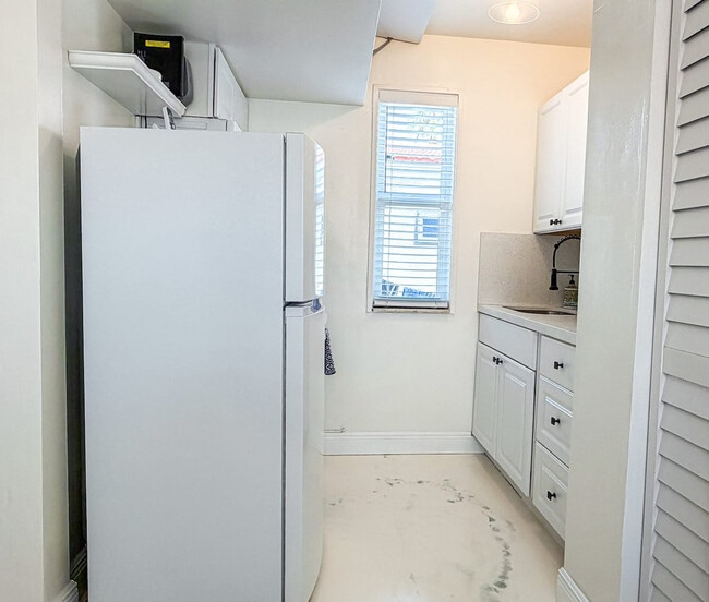 Building Photo - 1775 N Ocean Dr