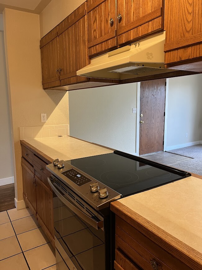 Building Photo - 806 Stone Mountain Dr
