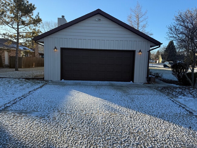 Building Photo - 13831 S Mallard Dr