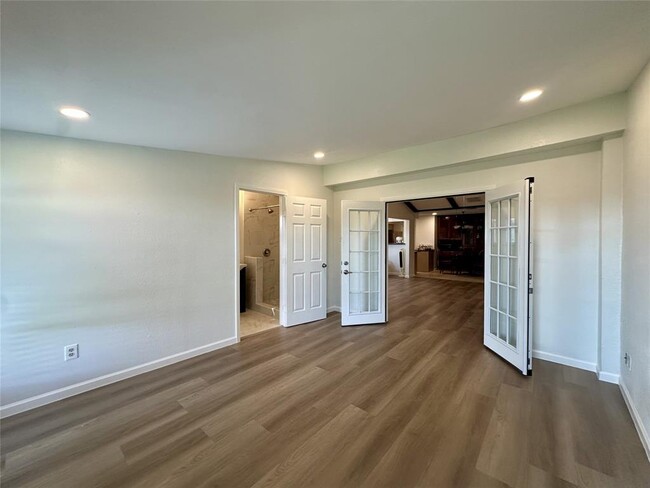 Building Photo - 1126 Ravenscourt Dr