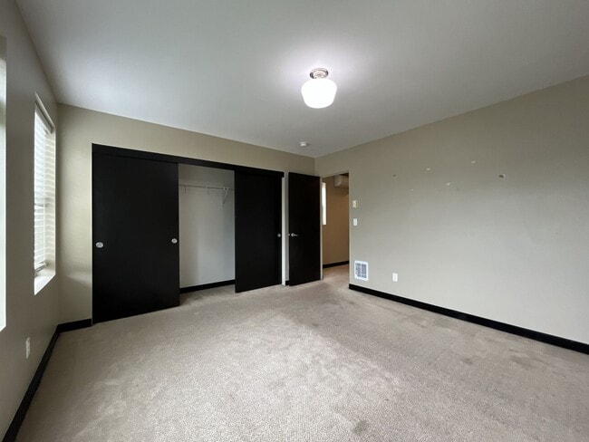 Building Photo - Charming 3 Bedroom, 2.5 Bathroom Home with Large Living Room, Tall Windows, Island Kitchen, and A...