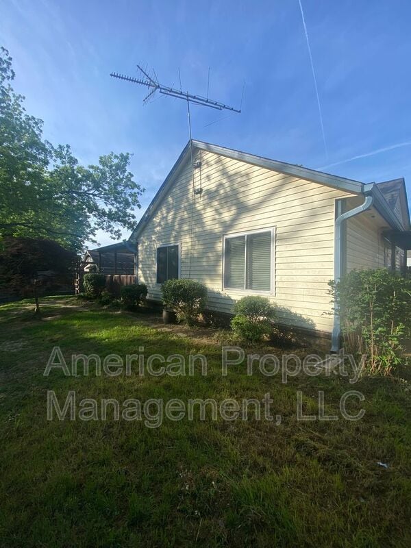 Building Photo - 4729 S Ironwood Ave