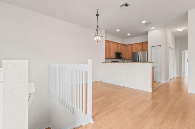 Building Photo - 4930 Bonsai Cir