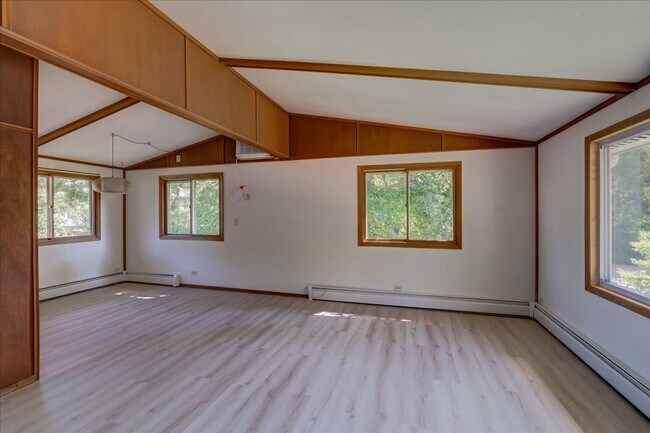 Building Photo - 6404 Maywood Ave