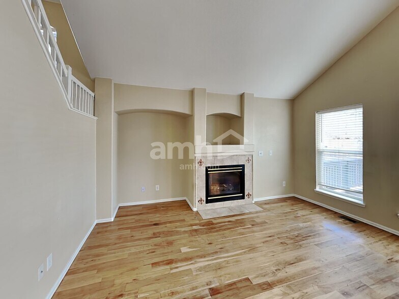 Building Photo - 2320 S Gibralter Way