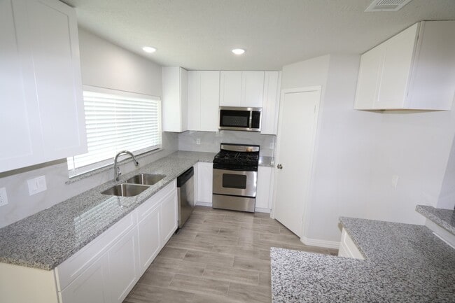 Building Photo - 12303 Fetlock Dr