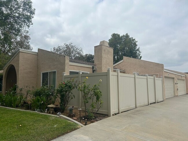 Building Photo - Charming 3 Bed Condo In Redlands