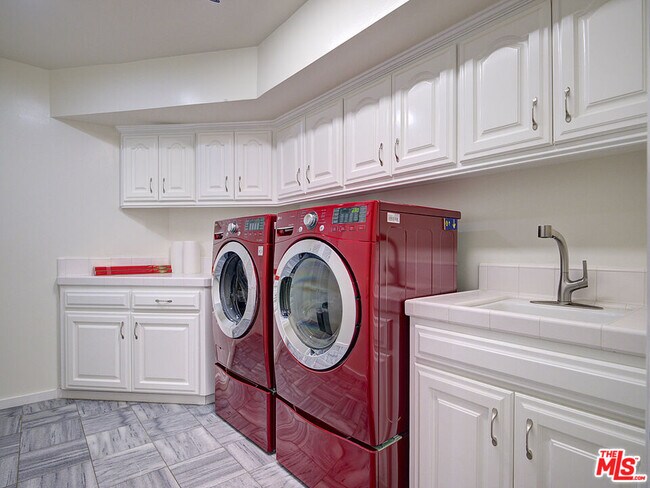 Building Photo - 7800 Veragua Dr