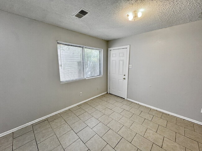 Building Photo - 4579 Buffer Dr