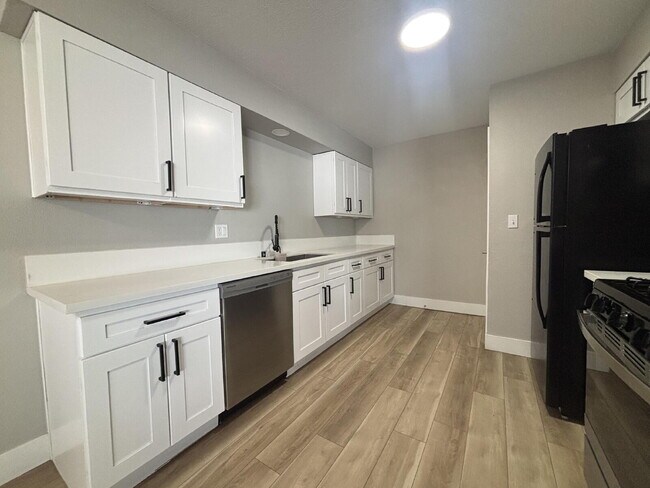 Building Photo - 3BR/2BA Single-Story — Minutes to Strip & Airport