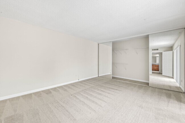 Building Photo - Parkwoods 1706-4