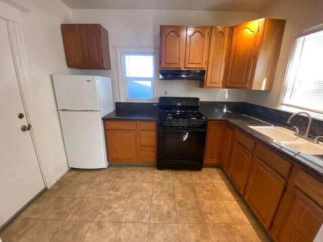 Building Photo - 2006003/85T