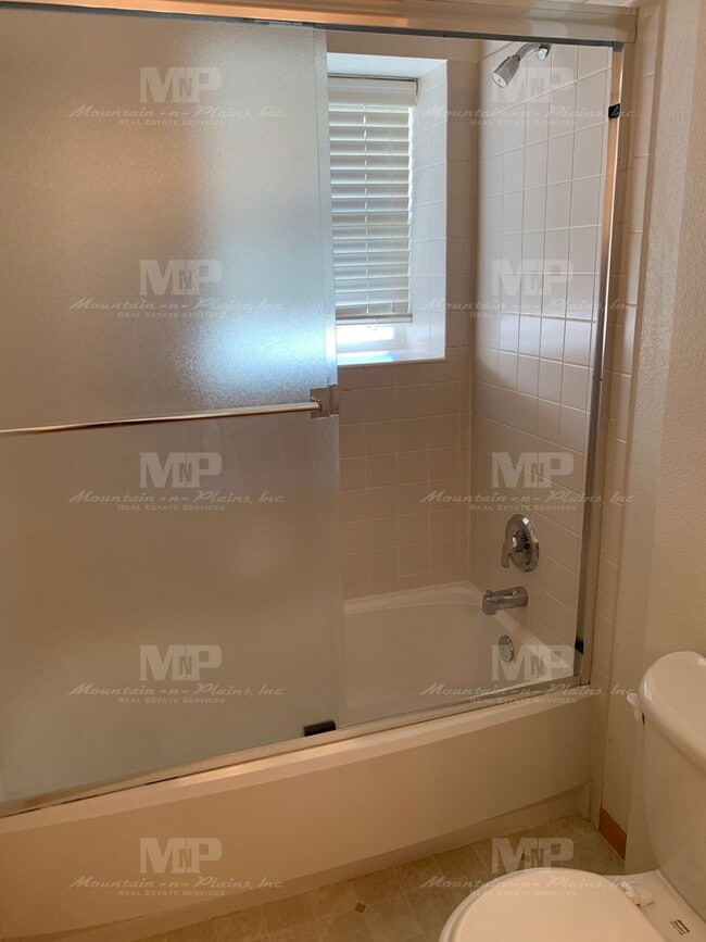 Building Photo - 3945 Landings Dr