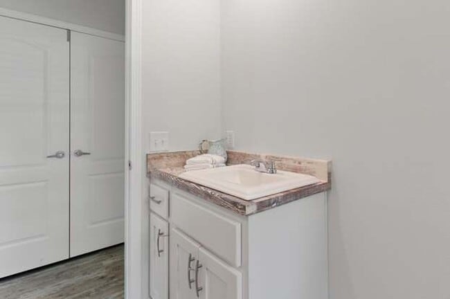 Building Photo - 2 Bedroom/ 2 Bath Mobile Home $1950/ Month - Santa Rosa Beach , Florida 32439