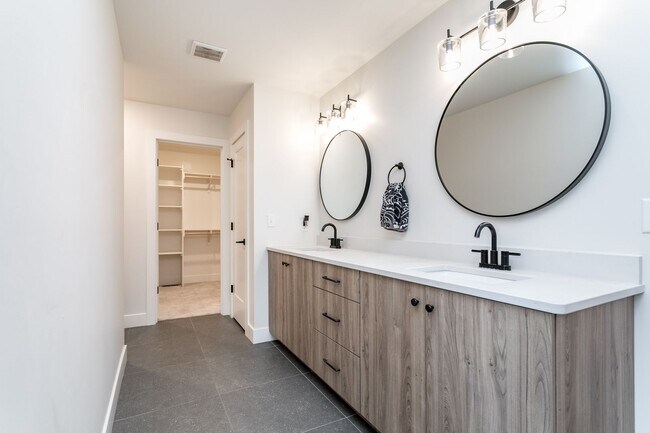 Building Photo - Luxury Breckenridge Park Home