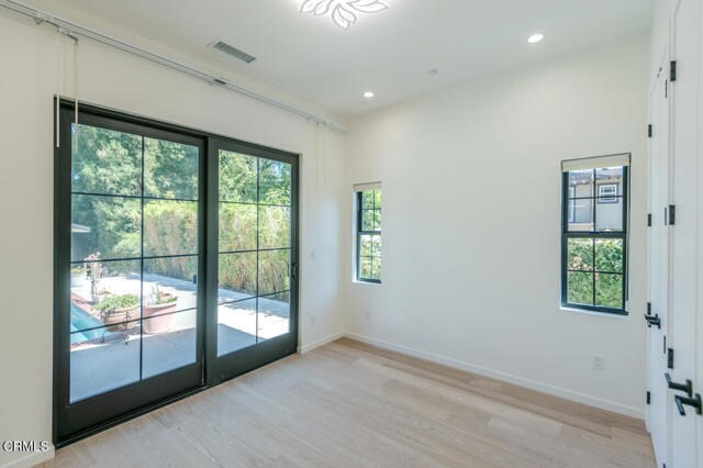 Building Photo - 4819 Oakwood Ave
