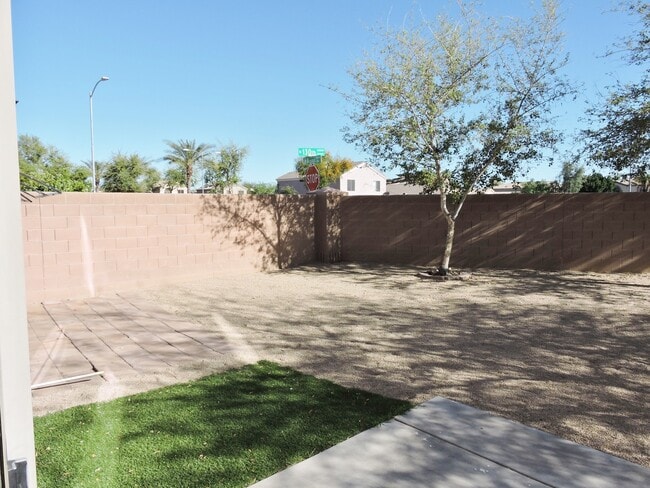 Building Photo - 4 BEDROOM 2 1/2 BATHROOM WITH OFFICE AND LOFT