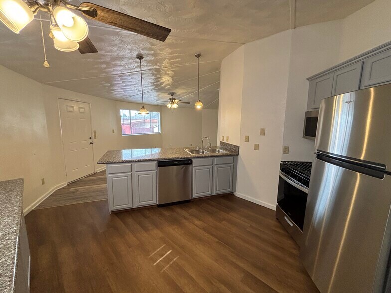 Building Photo - 4010 Pepper Dr