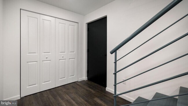 Building Photo - 1825 Callowhill St