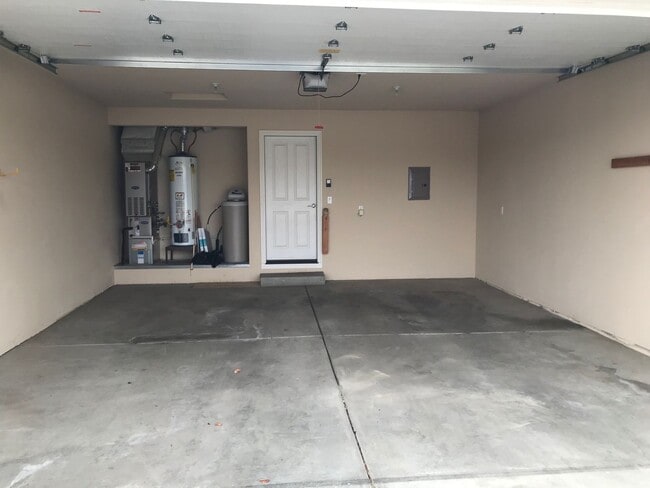 Building Photo - Beautiful Home in West Valley