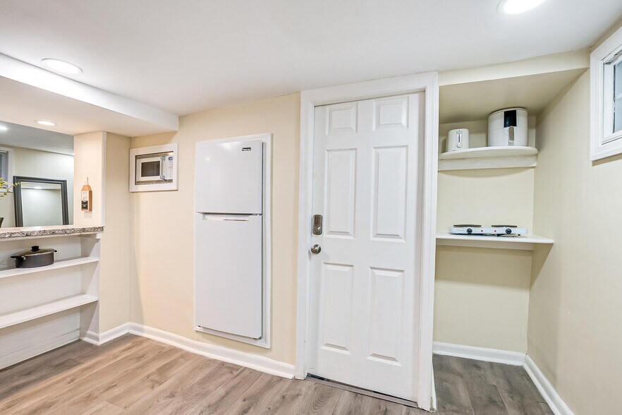 Building Photo - 46 Van Houten Ave