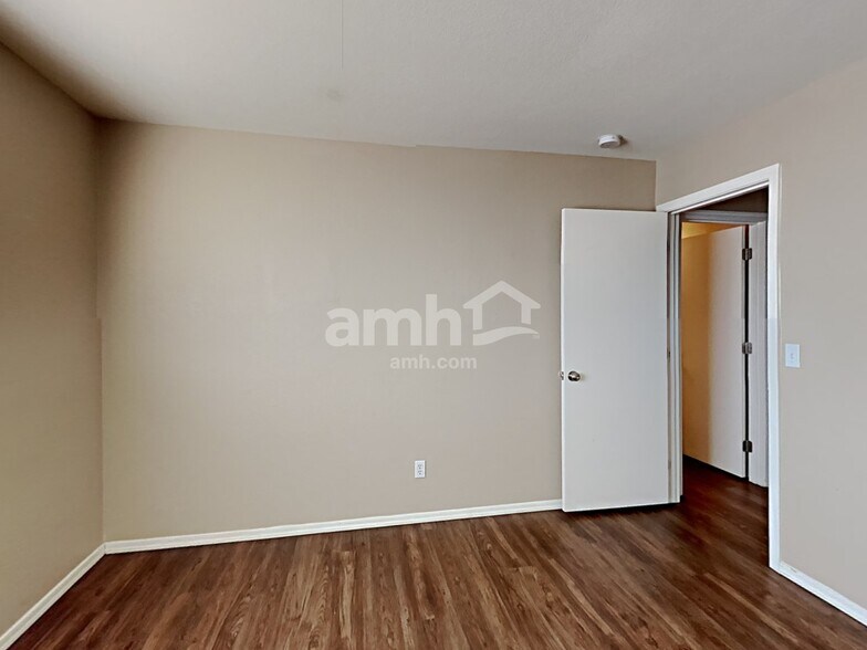 Building Photo - 1117 E Dust Devil Dr