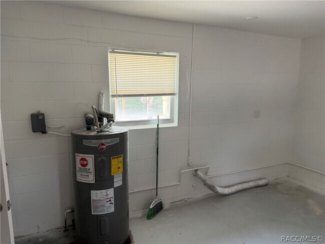 Building Photo - 1405 Eden Dr