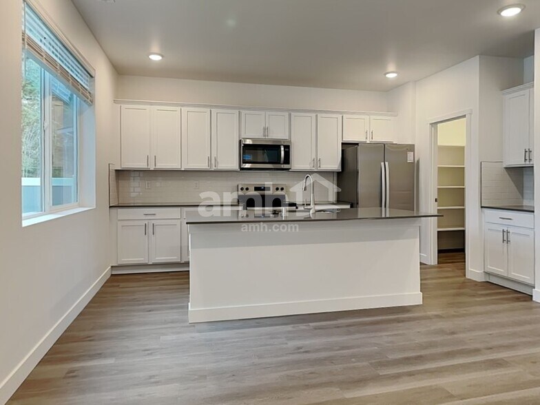 Building Photo - 7706 Brenden St SW