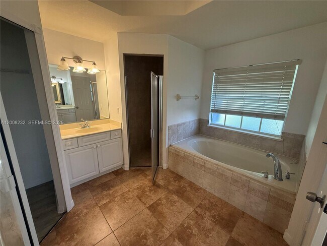 Building Photo - 3262 SW Cohutta St