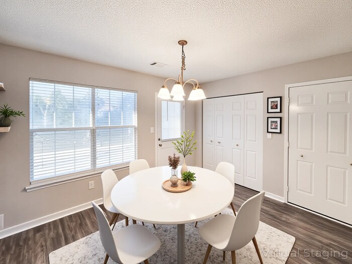 Building Photo - 6747 Saganaw Dr