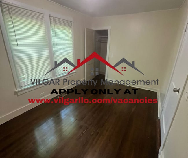 Building Photo - Spacious & Smart Layout! 3-bedroom, 1-bath...