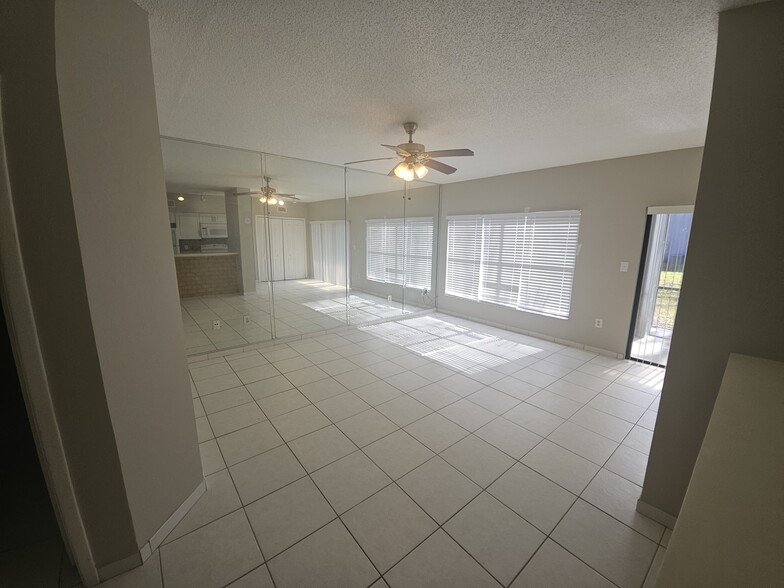 Building Photo - 4718 Chevy Pl