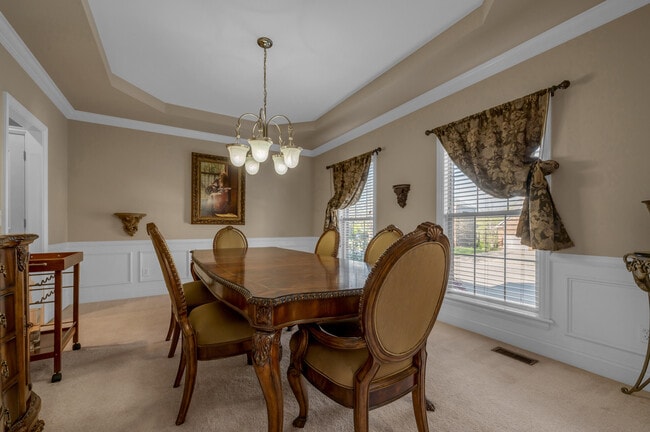 Building Photo - 2185 Roswell Dr