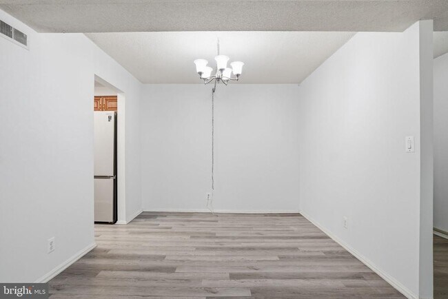 Building Photo - 7651 Tremayne Pl