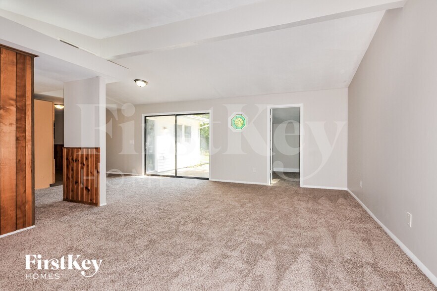 Building Photo - 2440 Cherry Ln