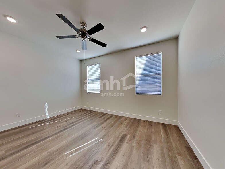 Building Photo - 521 Silverbell Falls Pl