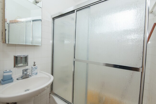 Building Photo - 2337 W Chase Ave