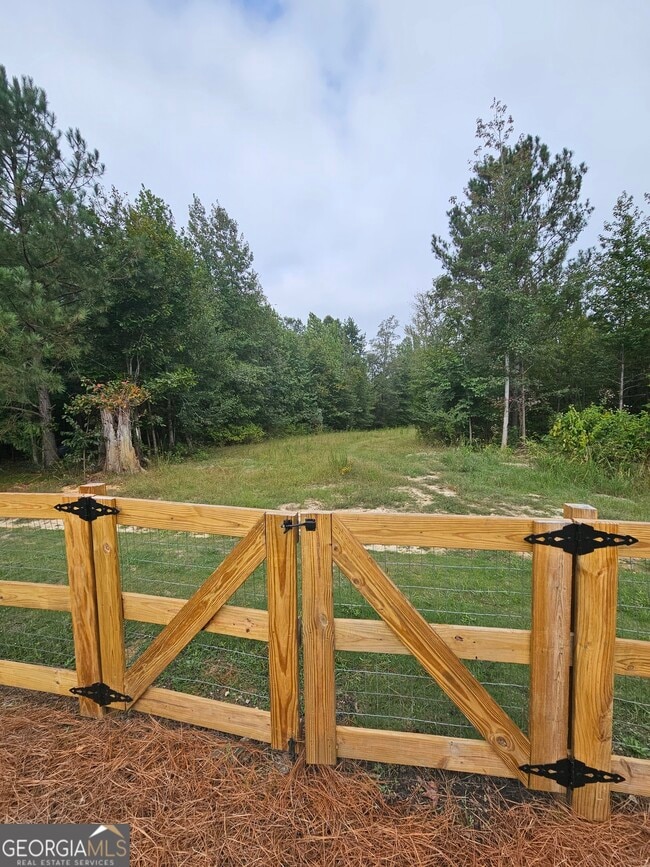 Building Photo - 6090 Strickland Town Rd