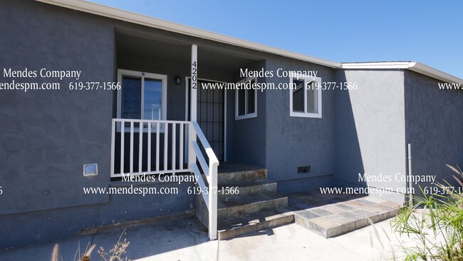 Primary Photo - Clean & Updated 3 BD/ 1 BA House near Azae...