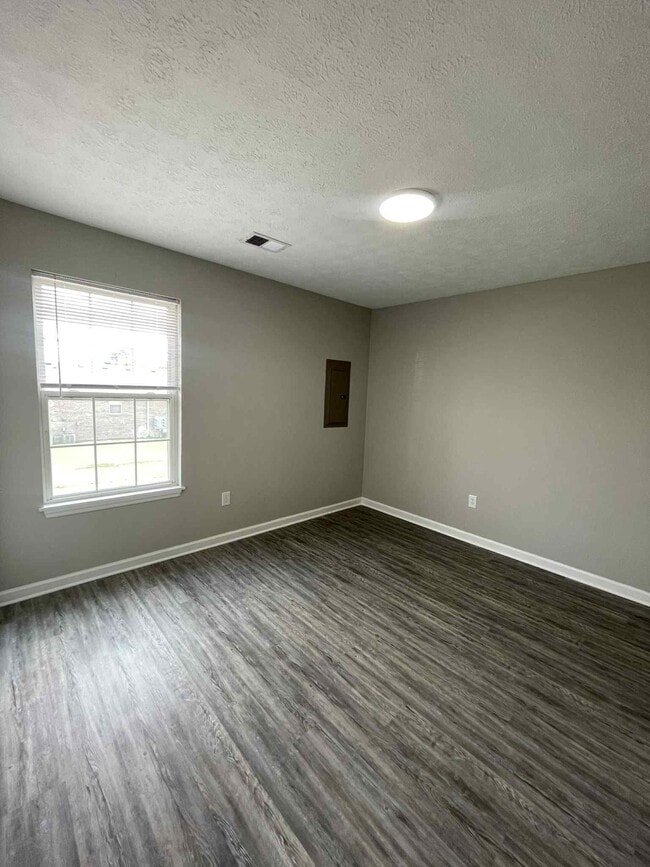 Building Photo - 207 Aqueduct Dr