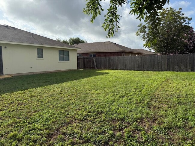 Building Photo - 215 Mesa Dr