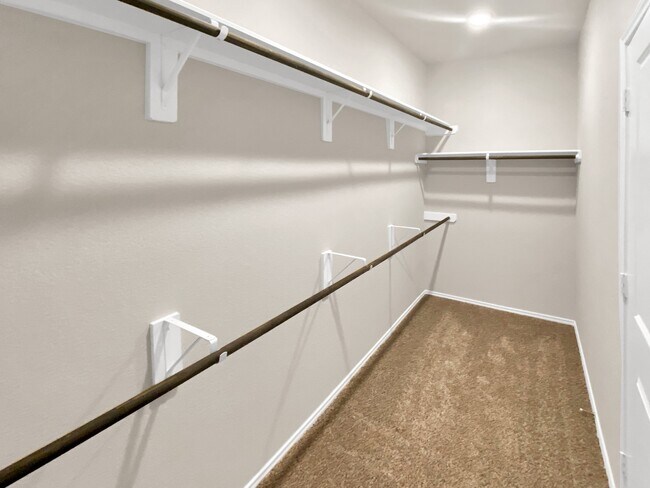 Building Photo - 807 Comanche Bend