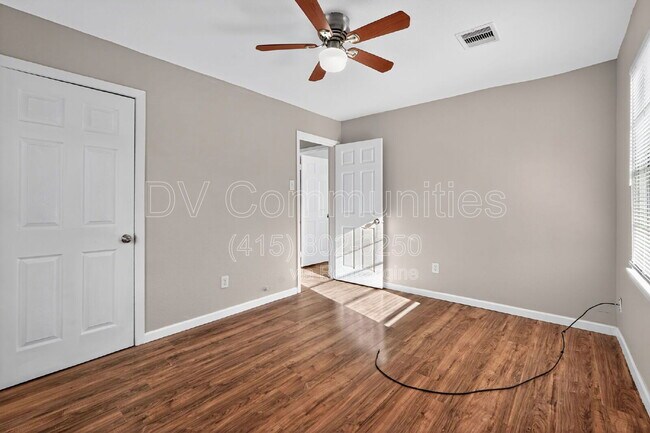 Building Photo - 24415 Lightwoods Dr